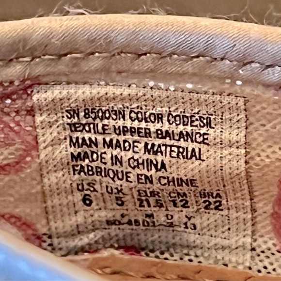 Bobs toddler girl size 6 shoes in silver sequins. Adjustable closure. - Picture 6 of 6